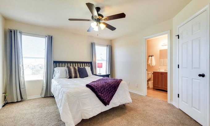 Selma House | Family-Friendly 3BR Townhome with Backyard & Top Ratings