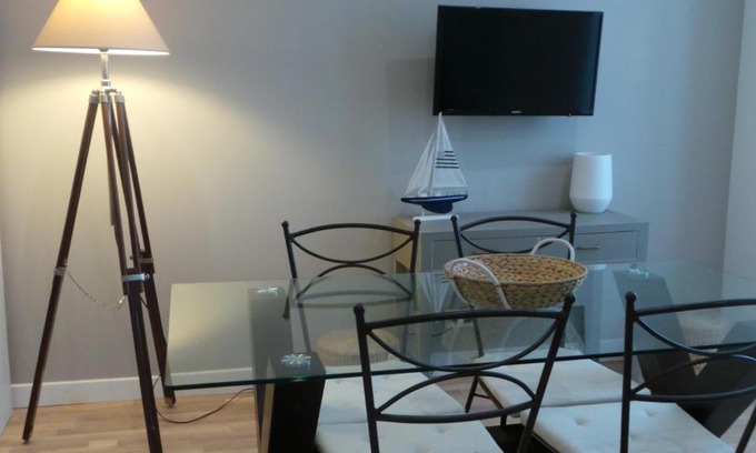 Downtown Apartment | Family-Friendly Stay at 20 rue Gasté, Near Brest Train Station