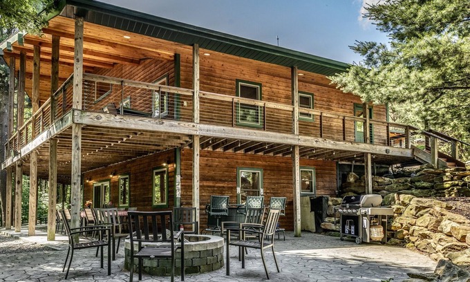 Shippenville Cabin | Experience Double Bore Ranch: 6 Bedroom Lodge with Pool