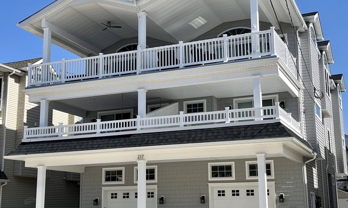 Townsend's Inlet House | Inviting 200 Block of 78th Street Townhouse for Families