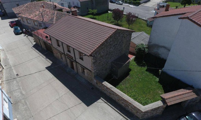 Villanueva de Arriba House | Spacious 5-Bedroom House for Up to 10 Guests