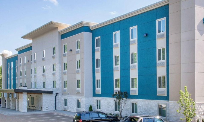 Matthews Hotel | Elegant 5-Star Hotel for 127 Guests with Unique Amenities