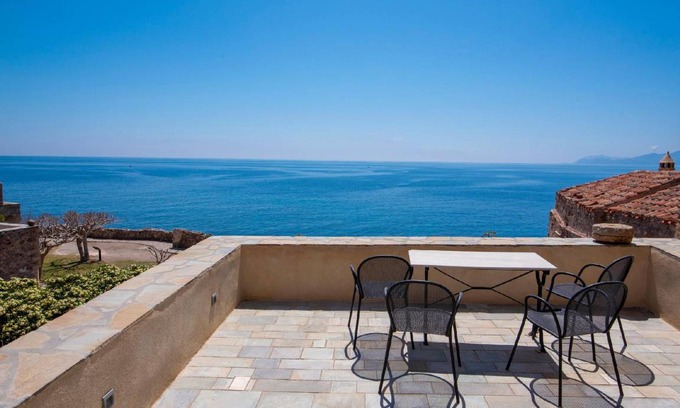 Monemvasia House | 200 m² House ∙ 6 bedrooms ∙ 12 guests