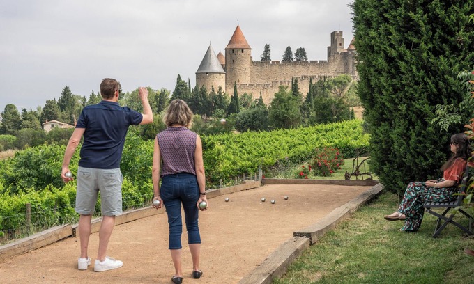 Carcassonne Villa | Experience a Stylish Villa with Jacuzzis & Ocean Views