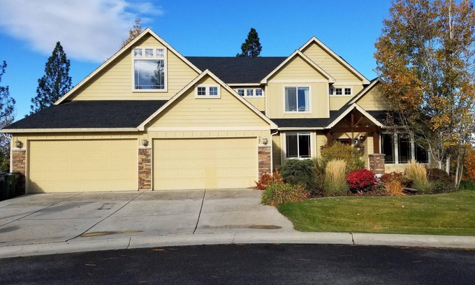 Fairwood House | Unforgettable Getaway: Fully Furnished House with Spa