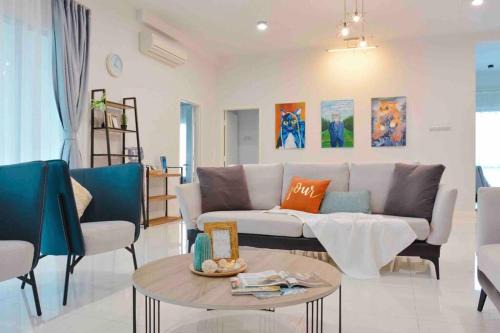Downtown Kota Kinabalu Apartment | Spacious 2000sq ft Residence Near IMAGO Mall, KK