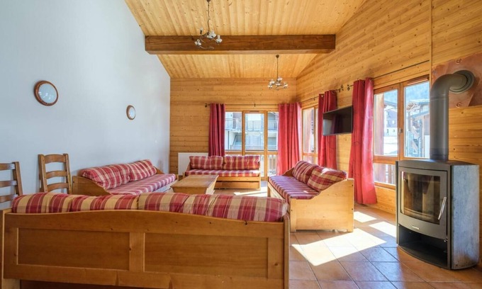 Lanslevillard Apartment | Relaxing Retreat in Val Cenis with Pool and Spa Amenities