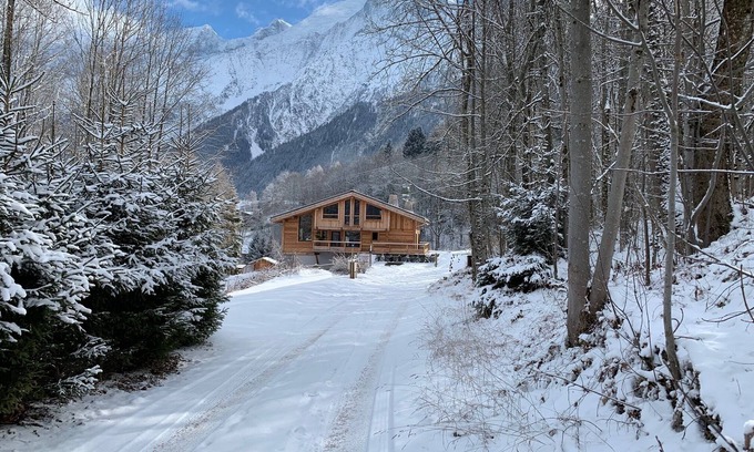 Les Houches Ski Chalet | Exceptional Chalet with Sauna & Terrace, 200m from Cablecar