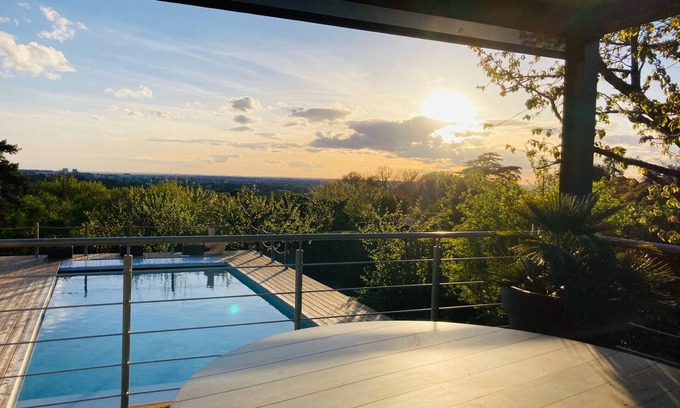 Montrabe House | Family Villa with Pool Near Toulouse City Center