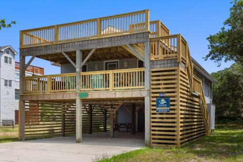 Duck House | Relaxing Retreat Just Ducky: Steps from the Beach