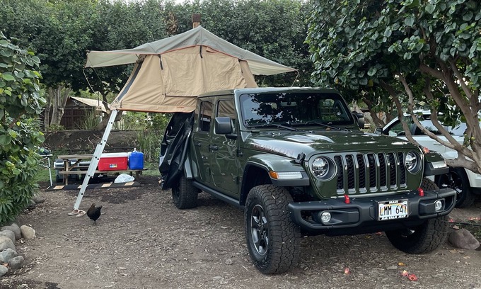 Kahului House | Adventure-Ready Jeep Gladiator with Rooftop Tent & Amenities