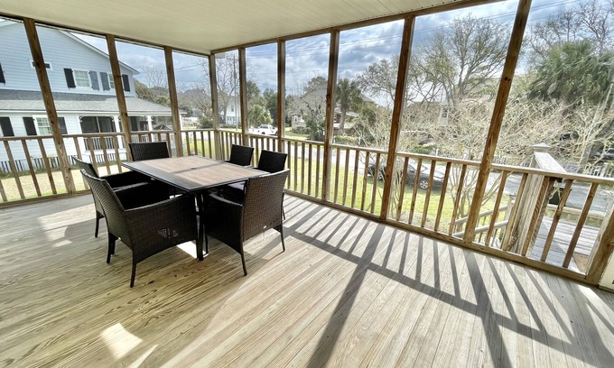 Sullivan's Island House | Beachside Bliss: Classic Sullivan's Island Getaway