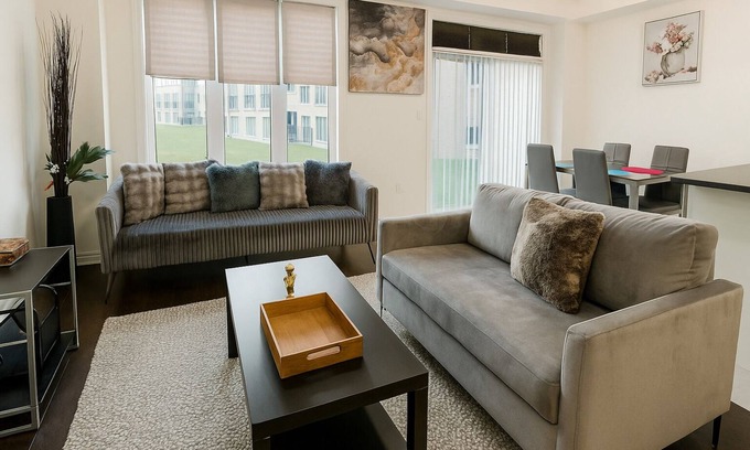 Vaughan Bed & Breakfast | 2024-Built Elegant 3BR Home in Kleinburg Vaughan—18 mins to Canada's Wonderland!