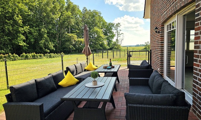 Biendorf House | Cozy 2024 Oceanfront "Ostsee Lodge" with Pool & Views