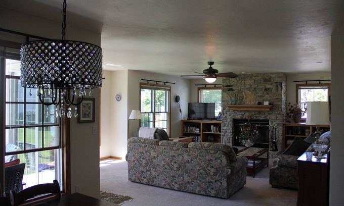 Eames Farm Condo | Book Now for 2024 - Guest Rated 9.8 with Pool & Spa