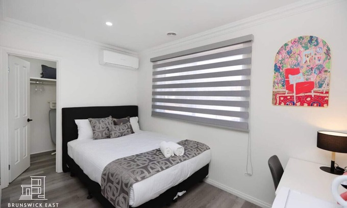 Brunswick East Apartment | 203 Premium Queen BR w/Fast WiFi - 18 mins tram to CBD