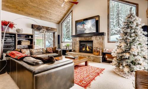 Highland Meadows House | Explore 2030 Meadow Brook Lane: Family-Friendly Retreat