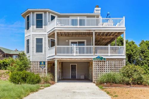 Duck House | Cozy Irish C: Steps to Beach, Pet-Friendly & Spa Access