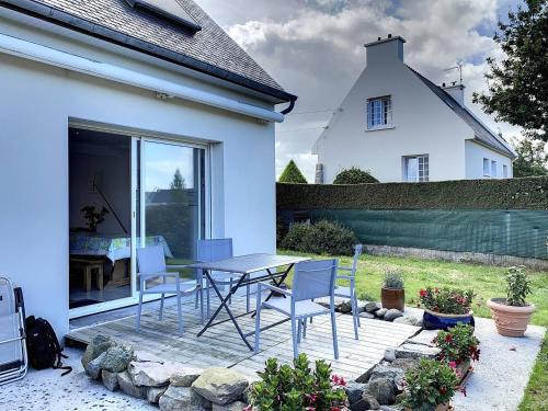Plurien Villa | Peaceful Family Retreat with Generous Garden Space