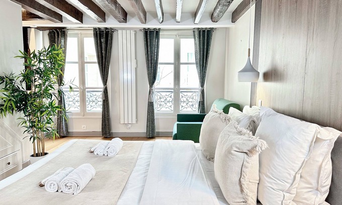 6th Arrondissement Apartment | 2066 Princesse