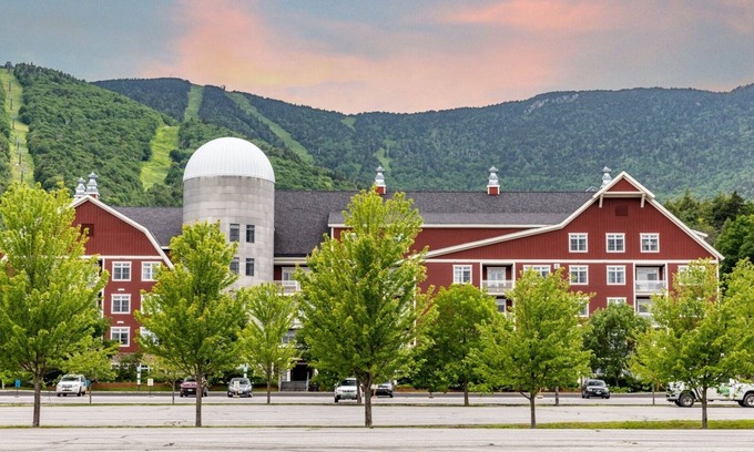 Warren Condo | Inviting Village Gate Studio Condo with Great Amenities