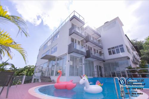 Bayan Lepas House | Impressive 20BR Villa with Pool, Golf View & BBQ Amenities