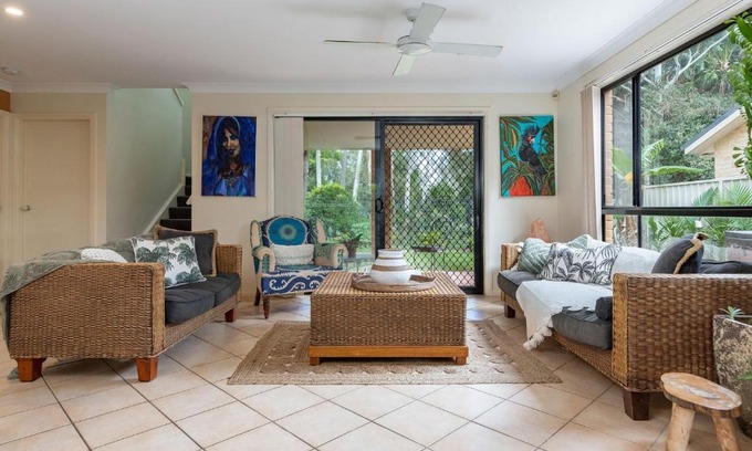 Forster House | Discover 21 Cedar Grove: Ideal for Families and Pets