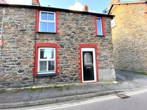 Lynton House | Discover 21 Cross Street: Pet & Child Friendly Retreat