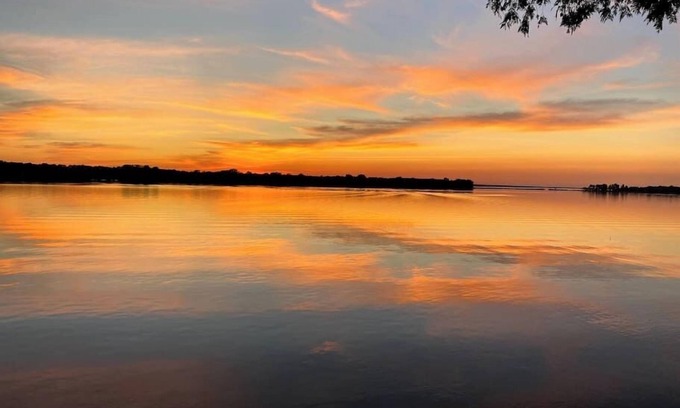 Alburg House | Experience Isle View Cottages: Golf, Kayaking & Lake Views
