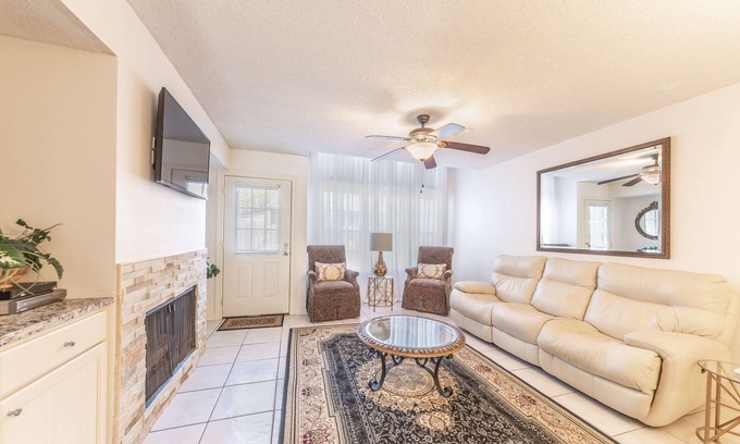 Lafayette House | Top-Rated Long Plantation Suites with Pool & Spa Amenities