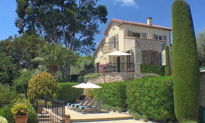 Mougins House | Spacious 3-Bedroom House with Pool & Pet-Friendly Amenities