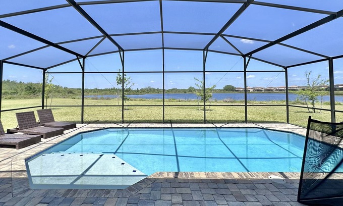 Haines City House | Spacious 6 En Suite Pool Home with King Suites for 12