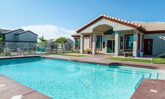 Coolidge Apartment | Comfortable 2BR Apartment in Coolidge, AZ with Pool & Gym