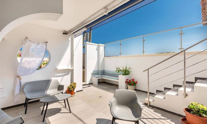 Torre Pali House | Discover 2132 Maresidence - Triple Rooms with Breakfast