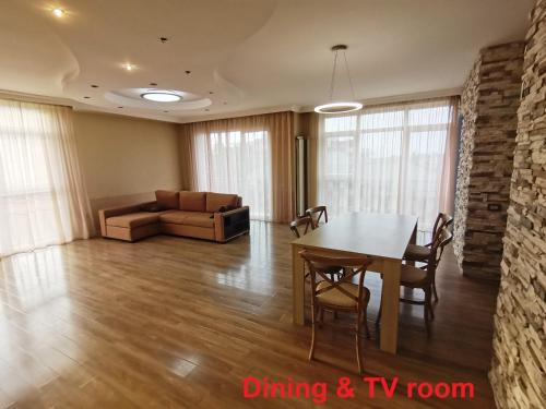 Magnetiti Apartment | Family-Friendly 216m Apartments with Ocean View in Ureki