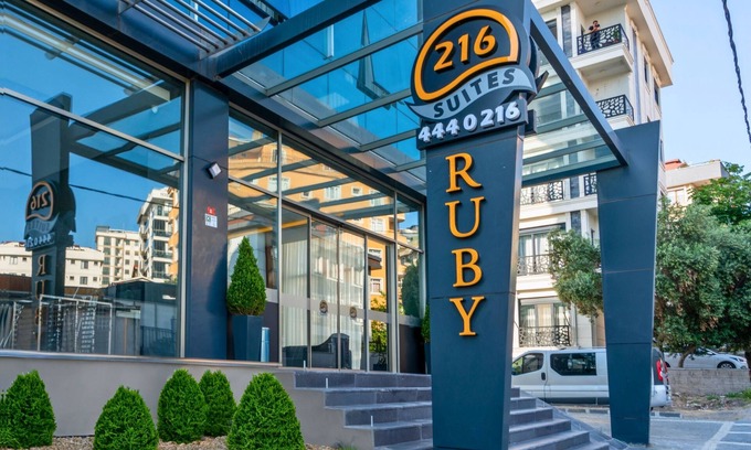 Maltepe Hotel | Remarkable 216 Ruby Suite: Family-Friendly with Spa Access