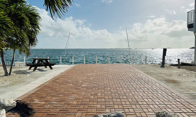 Cudjoe Key RV Rental | 219 Oceanfront RV Lot 59' Seawall