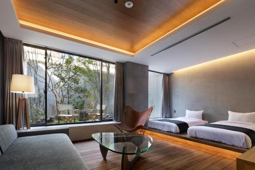Minami Hotel | Elegant 22 PIECES: Family-Friendly with Top Reviews