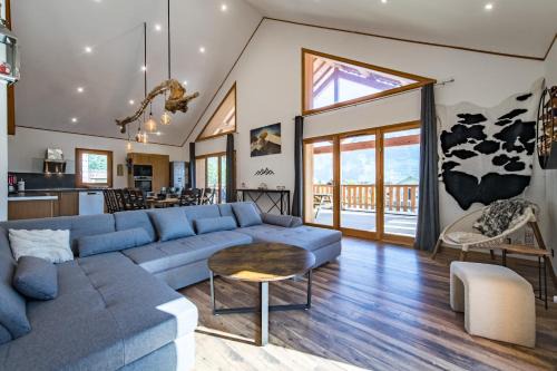 Saint-Jean-de-Maurienne Apartment | 220m apartment with terrace for 14 people