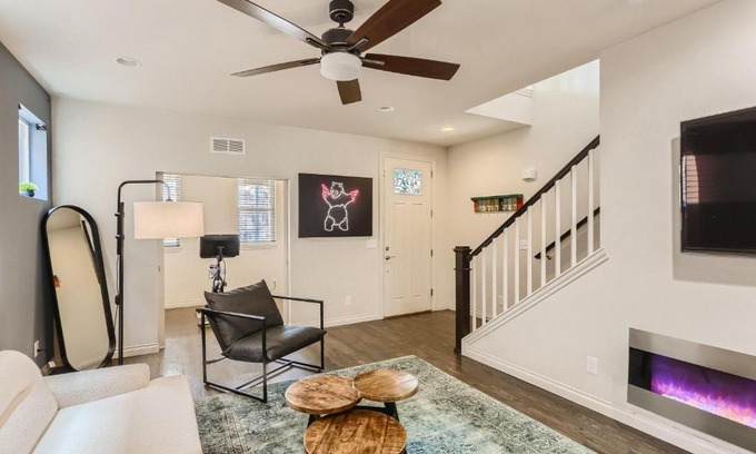 San Rafael House | Ideal Family Retreat at 2226 N Washington St