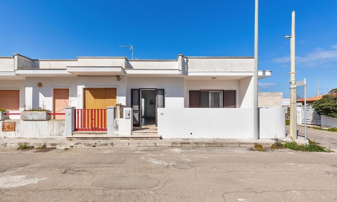 San Foca Apartment | Discover 2227 Casa Dalla Zia: Family-Friendly Getaway