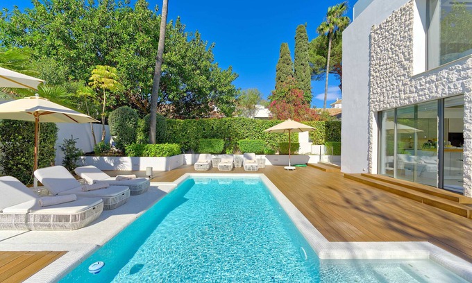 Puerto Banus Ski Chalet | Elegant New Villa Puerto Banus with Jacuzzi & Ocean Views