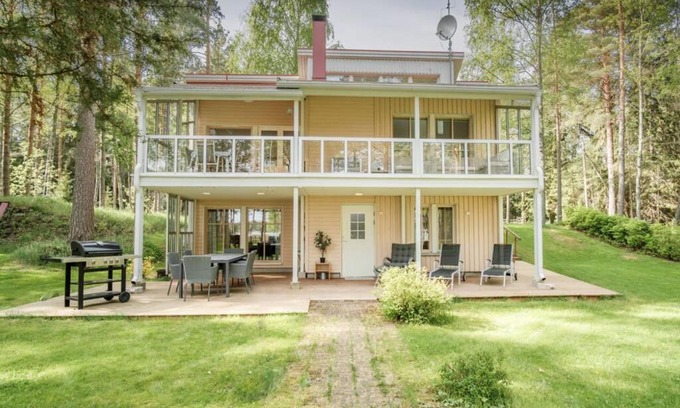 Kirkkonummi Villa | Exquisite 4-Star Villa with Oceanfront Views and Garden