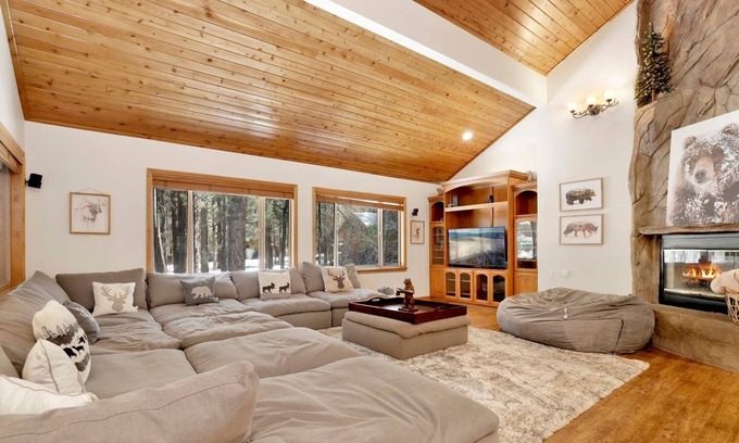 Summit Estates Cabin | Relaxing Retreat: Spa at Winterset 4 Bedroom Chalet