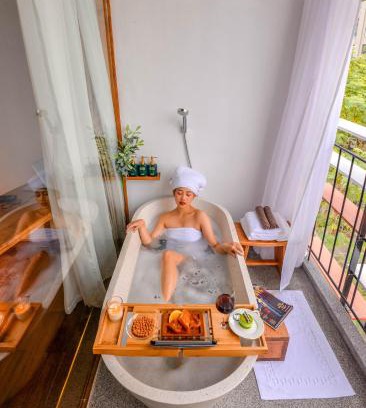 Dich Vong Hotel | Discover 22Land Hotel & Residence: Rated 8.5/10 Stay!