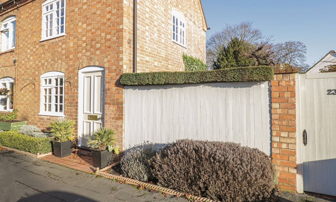 Clifford Chambers Cottage | 23 CLIFFORD CHAMBERS, romantic, with a garden in Stratford-Upon-Avon