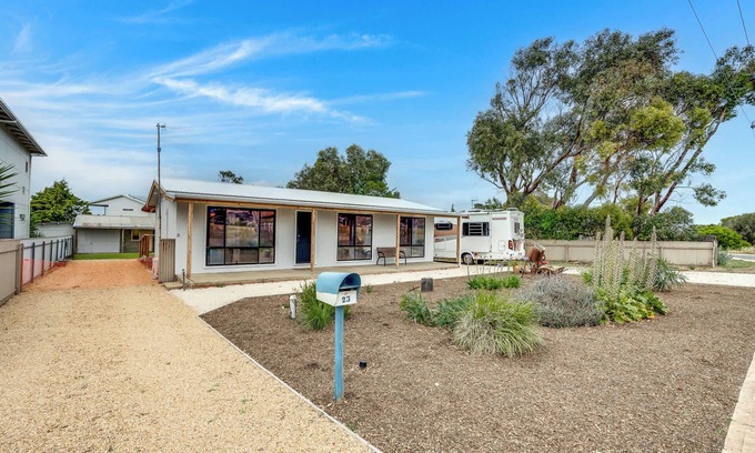 Middleton House | Cozy Retreat at 23 Ellensford Tce, Steps from the Beach