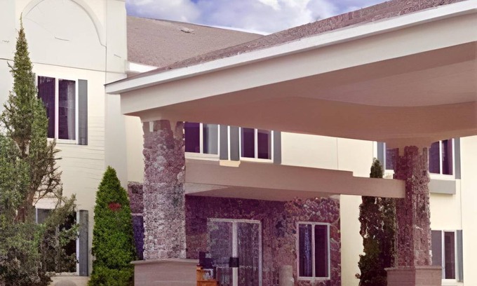 Indian River Hotel | Cozy 23 m² Motel with Pool & Pet-Friendly Amenities