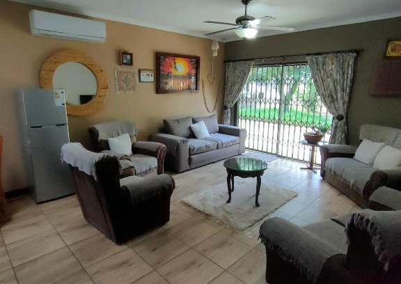 Orkney Apartment | Cozy 23 Wawiel Guesthouse: Pet-Friendly with Pool Access