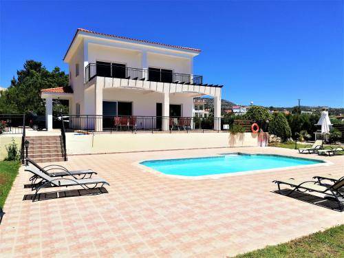 Sea Caves Villa | Spacious 4-Bedroom Villa with Pool for Memorable Stays